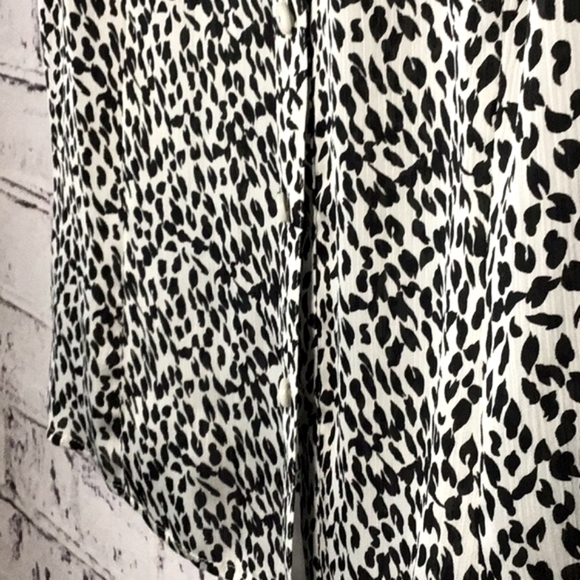 Tahari Leopard Print Button Down Woman's Sleeveless Top Size Small - Picture 7 of 7